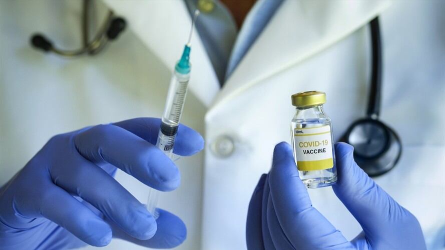 Se espera la llegada de más biológicos. Las segundas dosis de Sinovac se agendarán a partir del 28 de abril. Foto: Getty Images / TETRA IMAGES