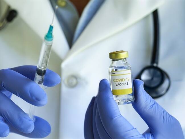 Se espera la llegada de más biológicos. Las segundas dosis de Sinovac se agendarán a partir del 28 de abril. Foto: Getty Images / TETRA IMAGES