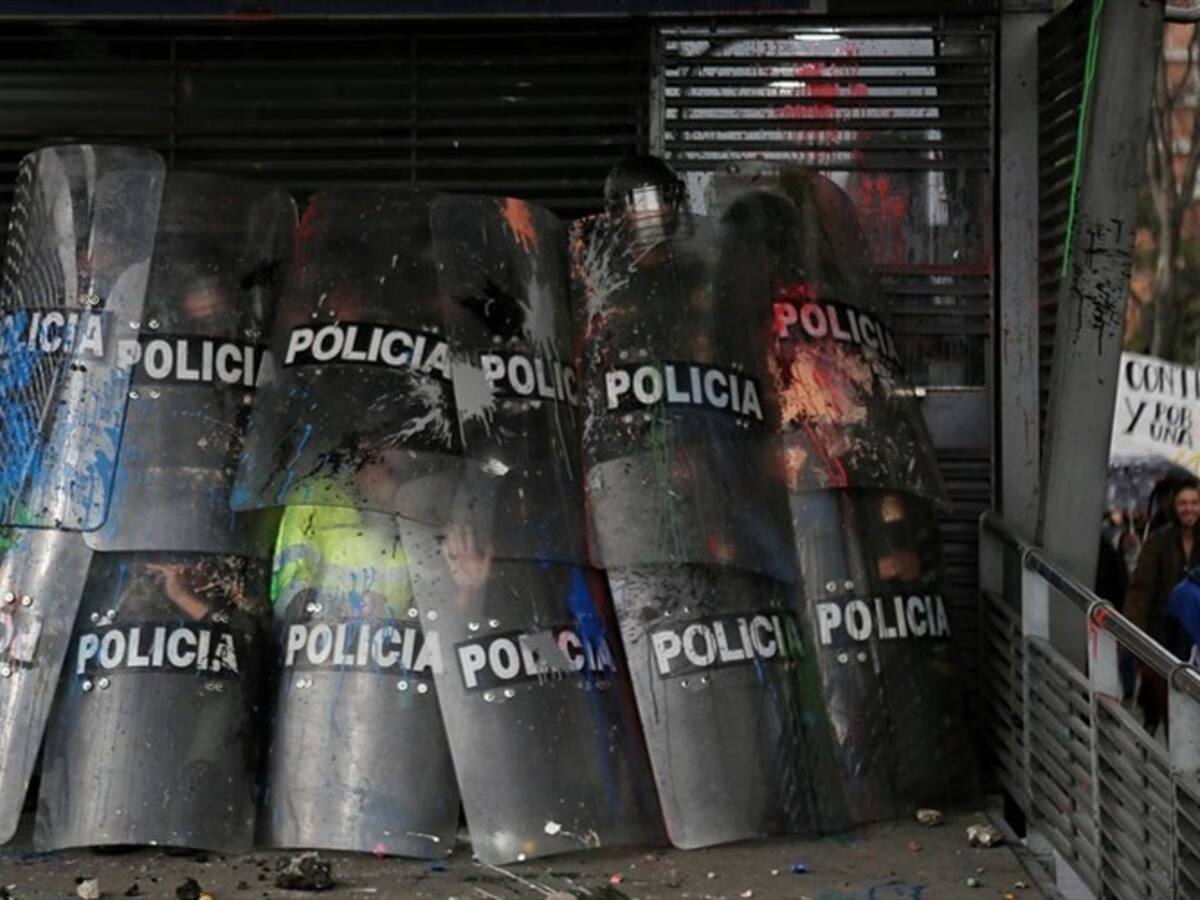 Si van a marchar háganlo sin violencia. Nos estamos agrediendo unos a otros: patrullera