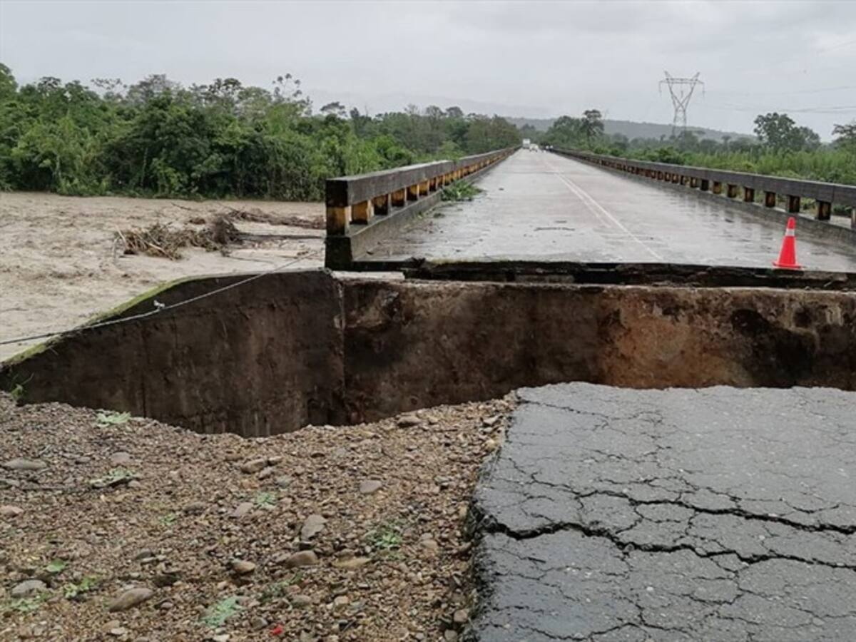 Incomunicados Boyacá y Arauca por caída de un puente vehicular