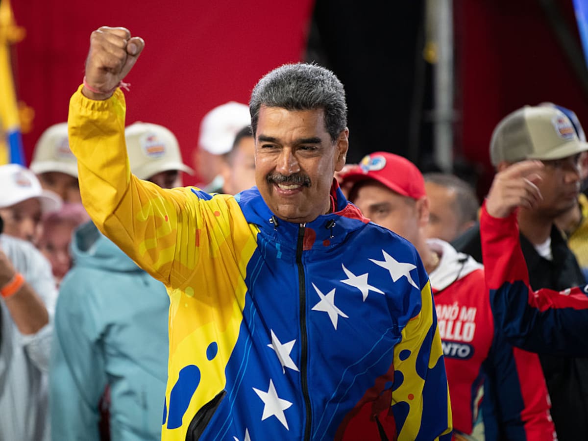 Maduro celebra “vencer al fascismo” luego de ser proclamado presidente reelecto