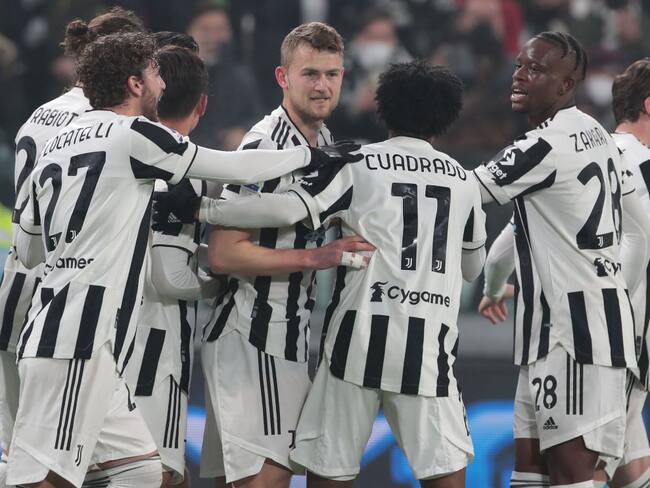 Matthijs de Ligt celebra el gol tras la asistencia de Juan Guillermo Cuadrado / Getty Images