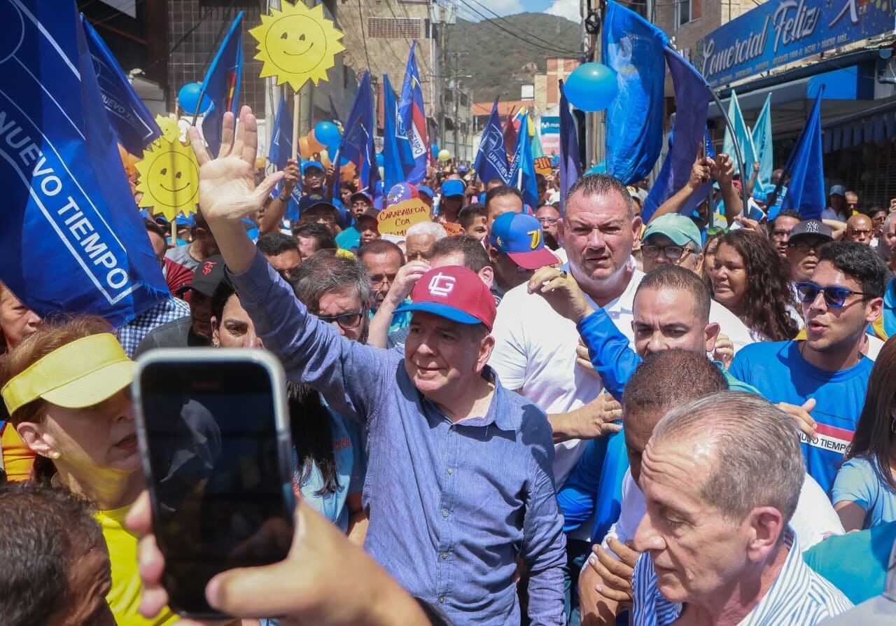 Candidato opositor Edmundo González Urrutia, en un acto en La Guaira el 8 de junio, a raíz del cual fueron detenidos cuatro activistas. Foto: prensa del candidato.