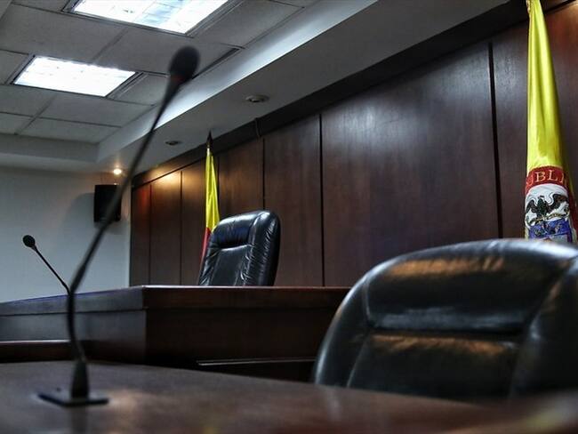 Esteban Ramos y Alejandra González fueron citados a audiencia de imputación de cargos por la compra de unos tiquetes de avión para un miembro del ente acusador. Foto: Colprensa