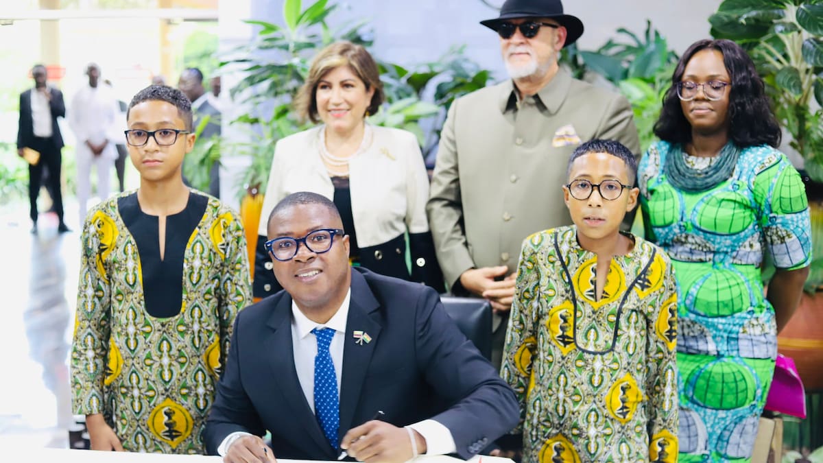 Embajador de Colombia en Ghana es denunciado penalmente ante la Fiscalía