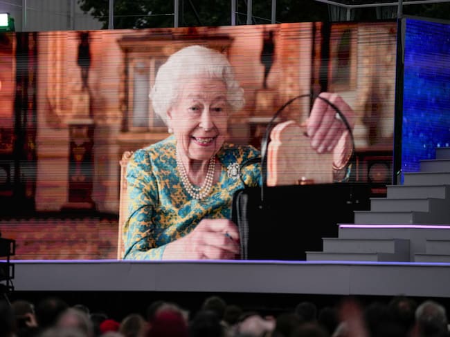 Video: Isabel II tomó el té junto al oso Paddington antes del concierto del Jubileo