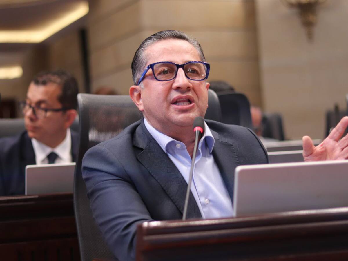 Gobierno Petro ha atentado contra división de poderes: Julio César Triana por posible Constituyente