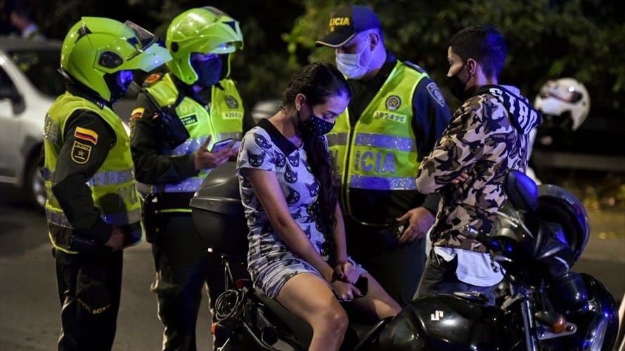 No existe sanción alguna para quien no porte la cédula. Foto: Getty Images