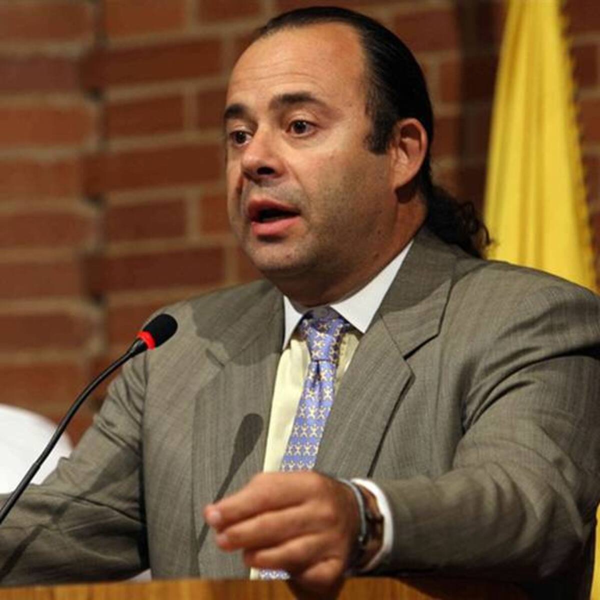 Luigi Echeverry y Enrique Vargas Lleras salen de junta de Cámara de Comercio