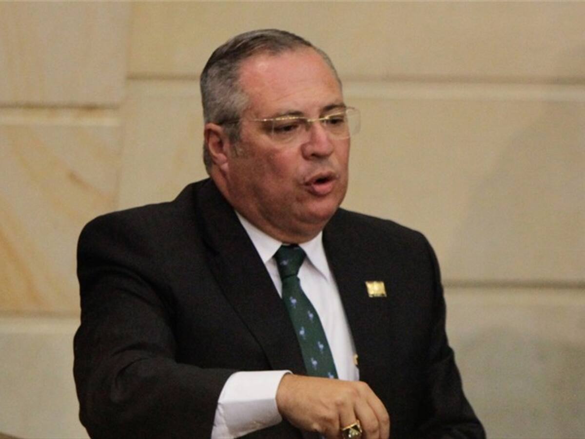 Congresista Iván Name niega haber estado borracho en sesión del Senado