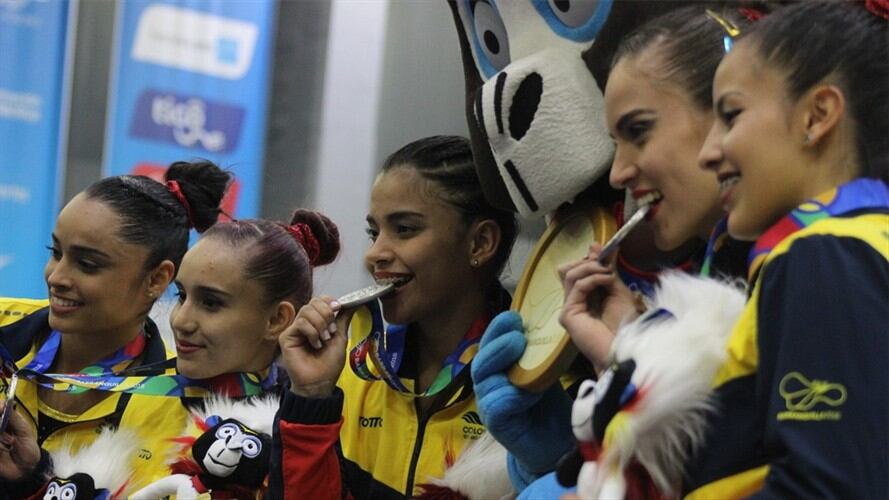 La delegación de gimnasia artística femenina se quedó con la medalla de plata. Foto: Redacción W Radio