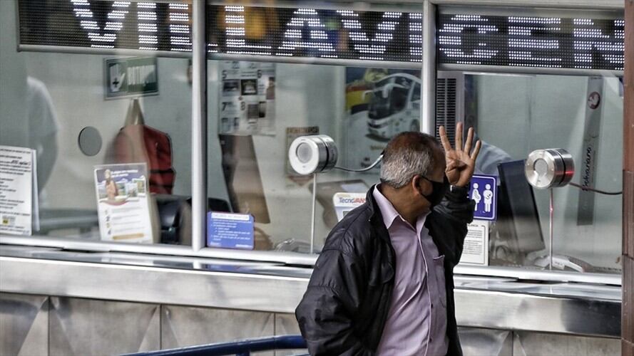 Se permitirá la salida solo de viajeros que certifiquen una extrema necesidad o hacerlo por fuerza mayor. Foto: Colprensa