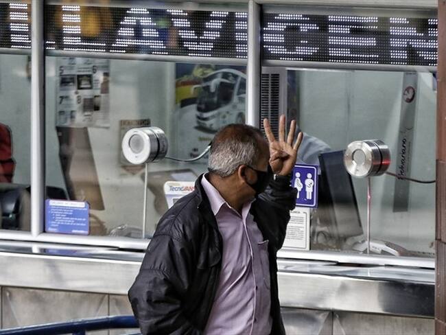 Se permitirá la salida solo de viajeros que certifiquen una extrema necesidad o hacerlo por fuerza mayor. Foto: Colprensa