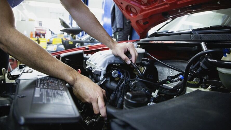 Imagen de referencia de un motor de carro. Foto: Getty Images /  Colorblind Images LLC