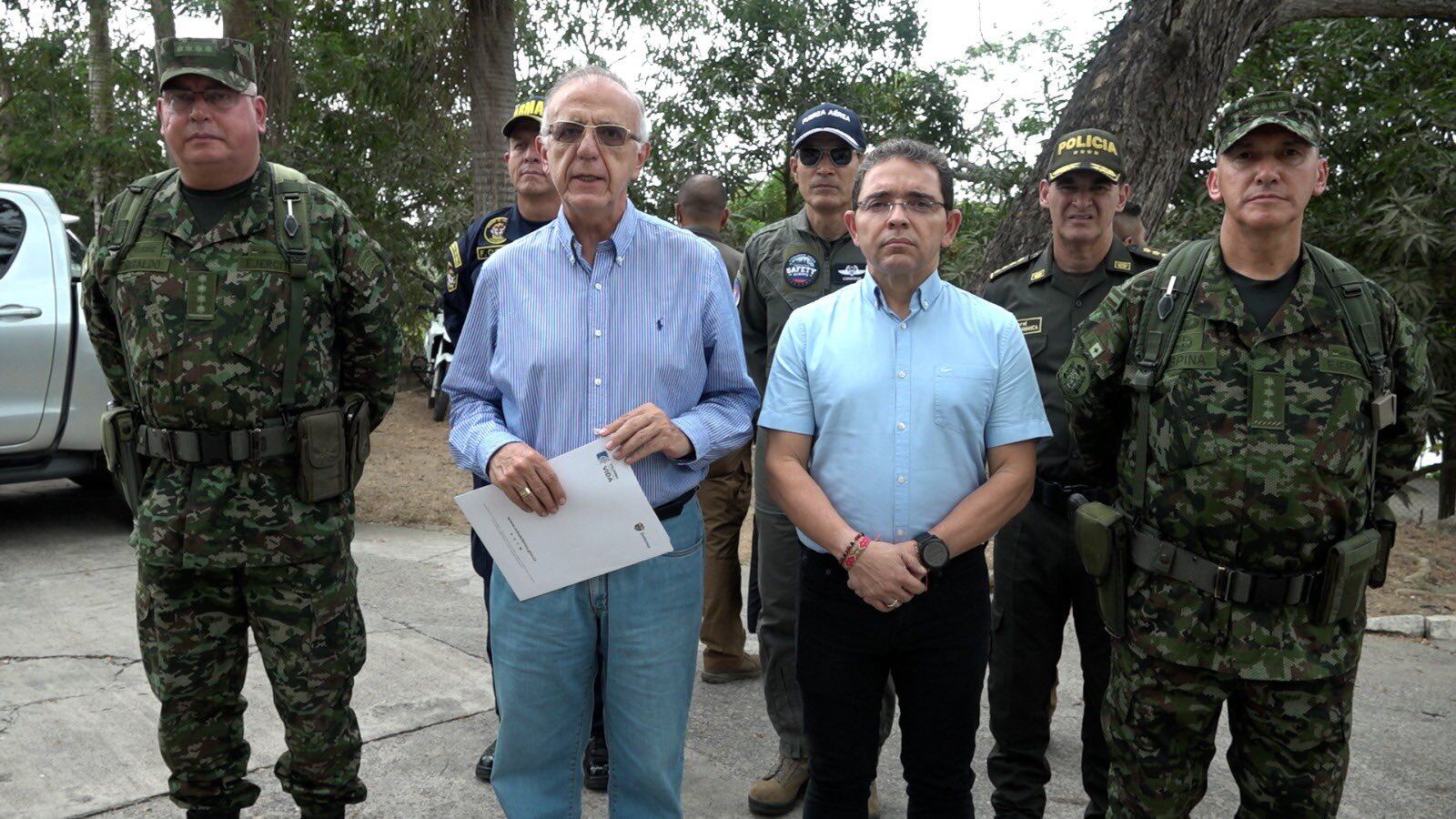 Ministro de Defensa, Gobernador del Magdalena y la cúpula de las Fuerzas Militares y de Policía/ Mindefensa