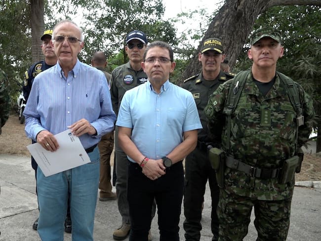 Ministro de Defensa, Gobernador del Magdalena y la cúpula de las Fuerzas Militares y de Policía/ Mindefensa