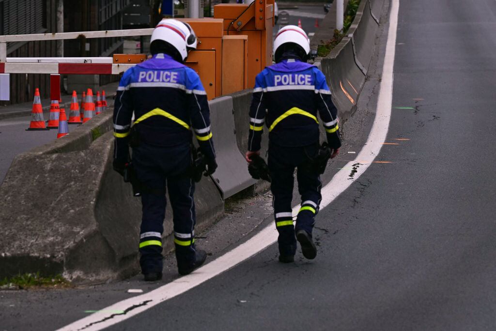Policía París. (Photo by Miguel MEDINA / AFP)