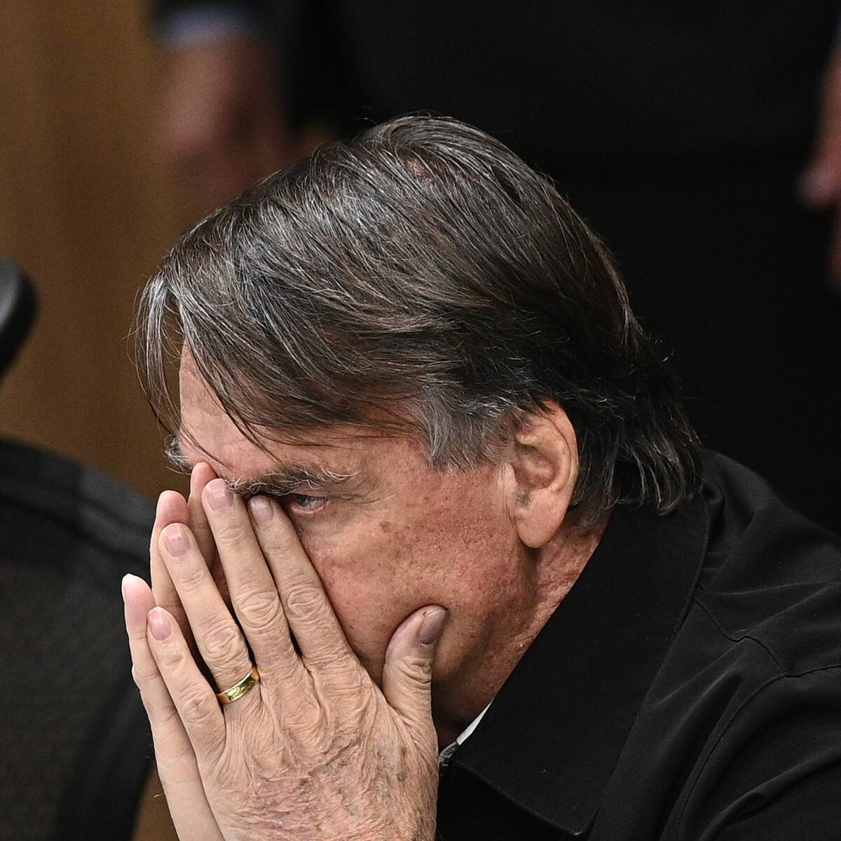 Bolsonaro y su esposa guardan silencio ante policía por escándalo de joyas