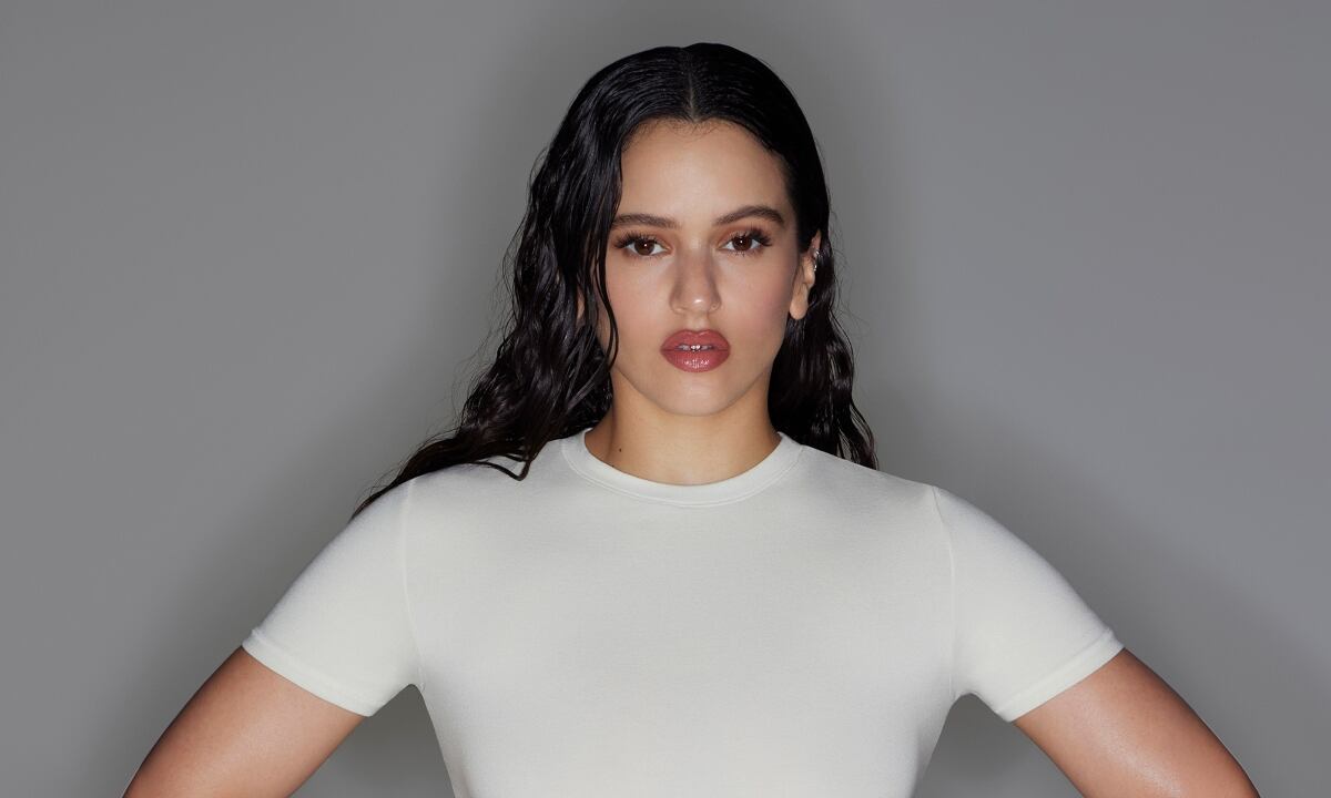 Rosalía fue elegida por Kim Kardashian como modelo de la nueva colección de su marca Skims. Foto: EFE