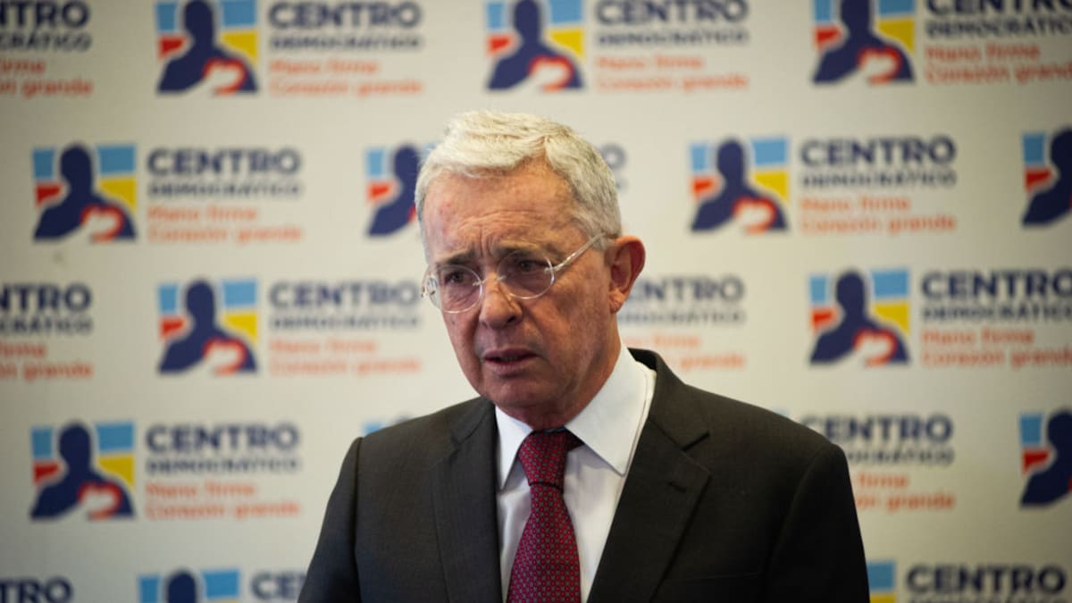 Caso Uribe: defensa dice que con falacias quieren llevarlo a la hoguera judicial