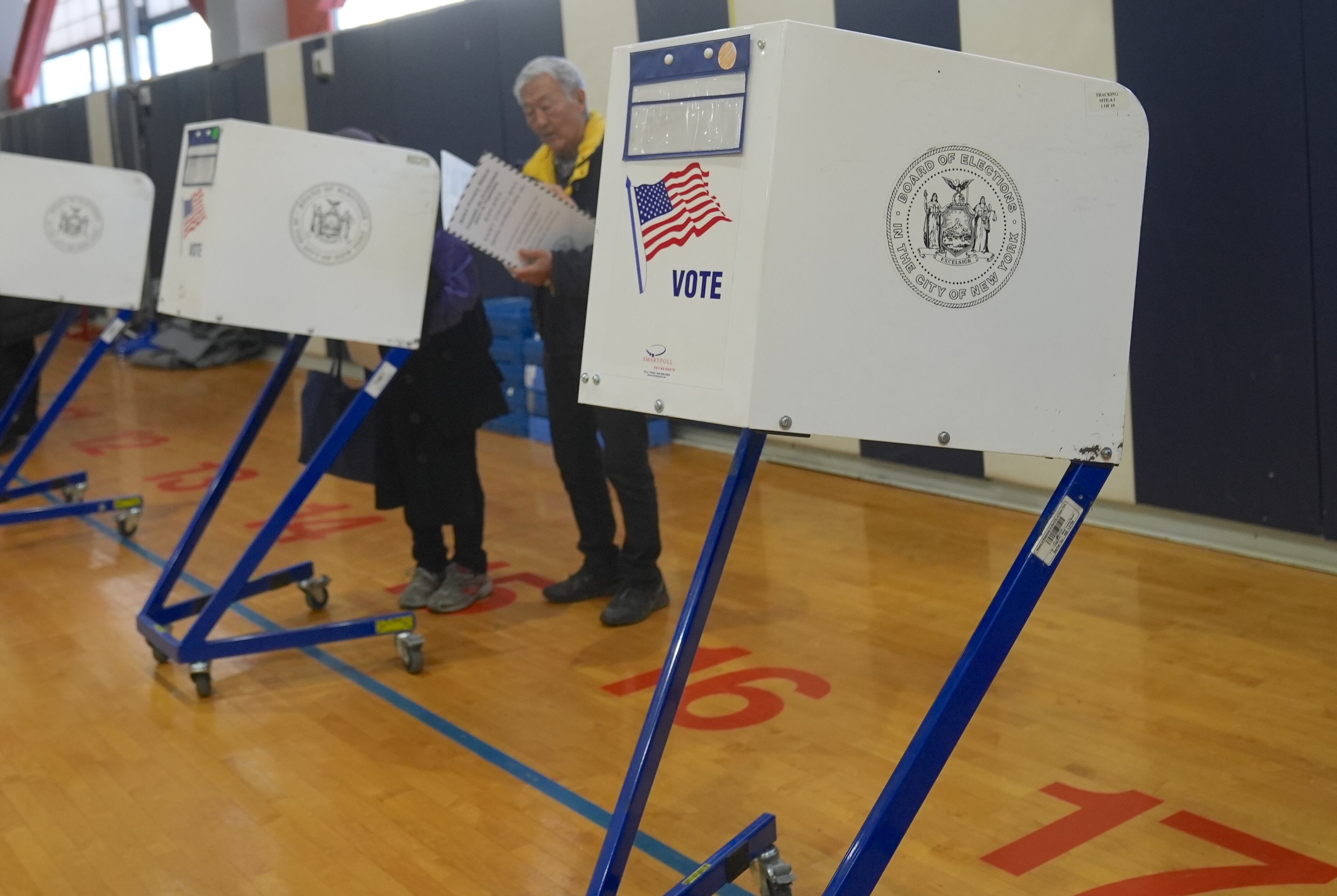 Habitantes de Nueva York votan en las elecciones a Alcalde, el 4 de noviembre de 2025. FOTO: Selcuk Acar/Getty Images