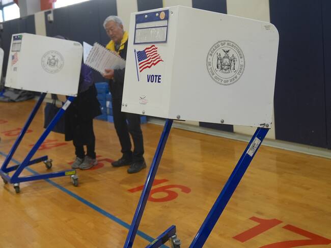 Habitantes de Nueva York votan en las elecciones a Alcalde, el 4 de noviembre de 2025. FOTO: Selcuk Acar/Getty Images