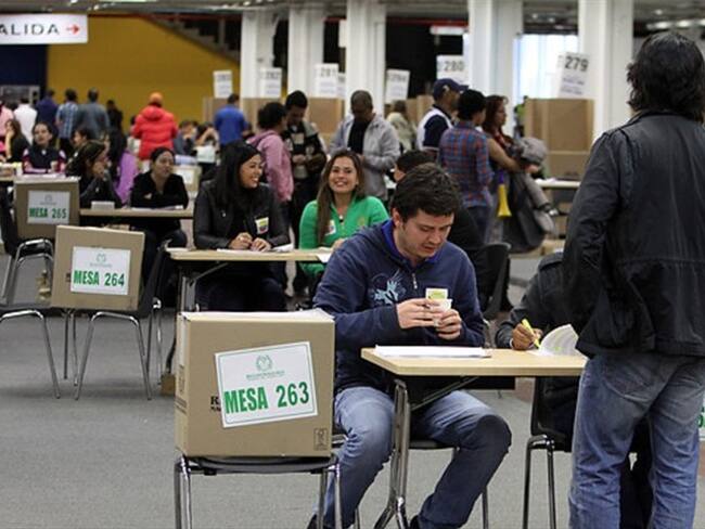 Gobierno prohíbe uso de celulares o cámaras en las mesas de votación. Foto: Colprensa