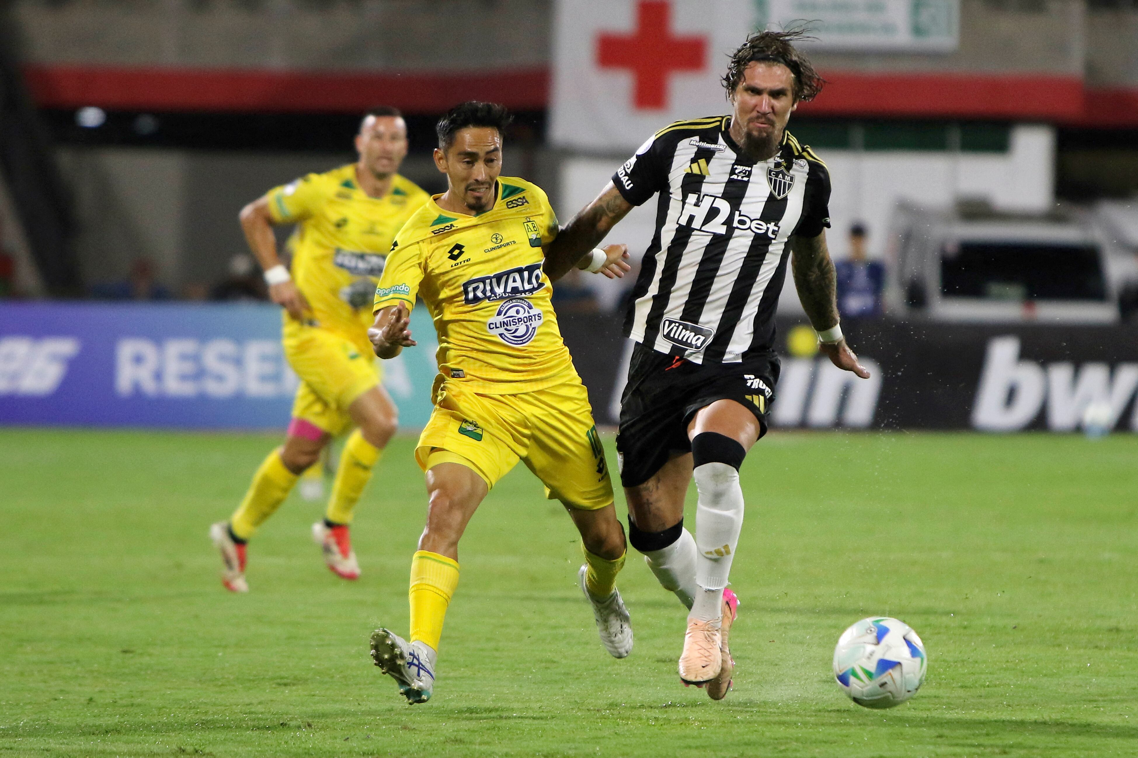 Fabian Sambueza y Lyanco. (Photo by JORGE DUARTE/AFP via Getty Images)          