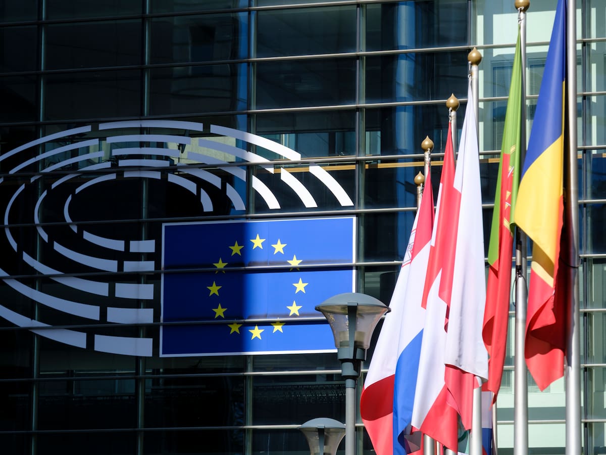 Unión Europea captó 8.000 millones de euros en bonos para el fondo de recuperación y ayudas a Kiev