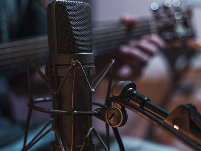 Julio Sánchez Cristo rinde homenaje a los medios radiales en el Día Mundial de la Radio