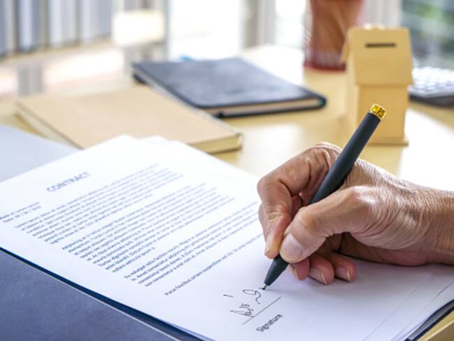 Imagen de referencia de contratos. Foto: Getty