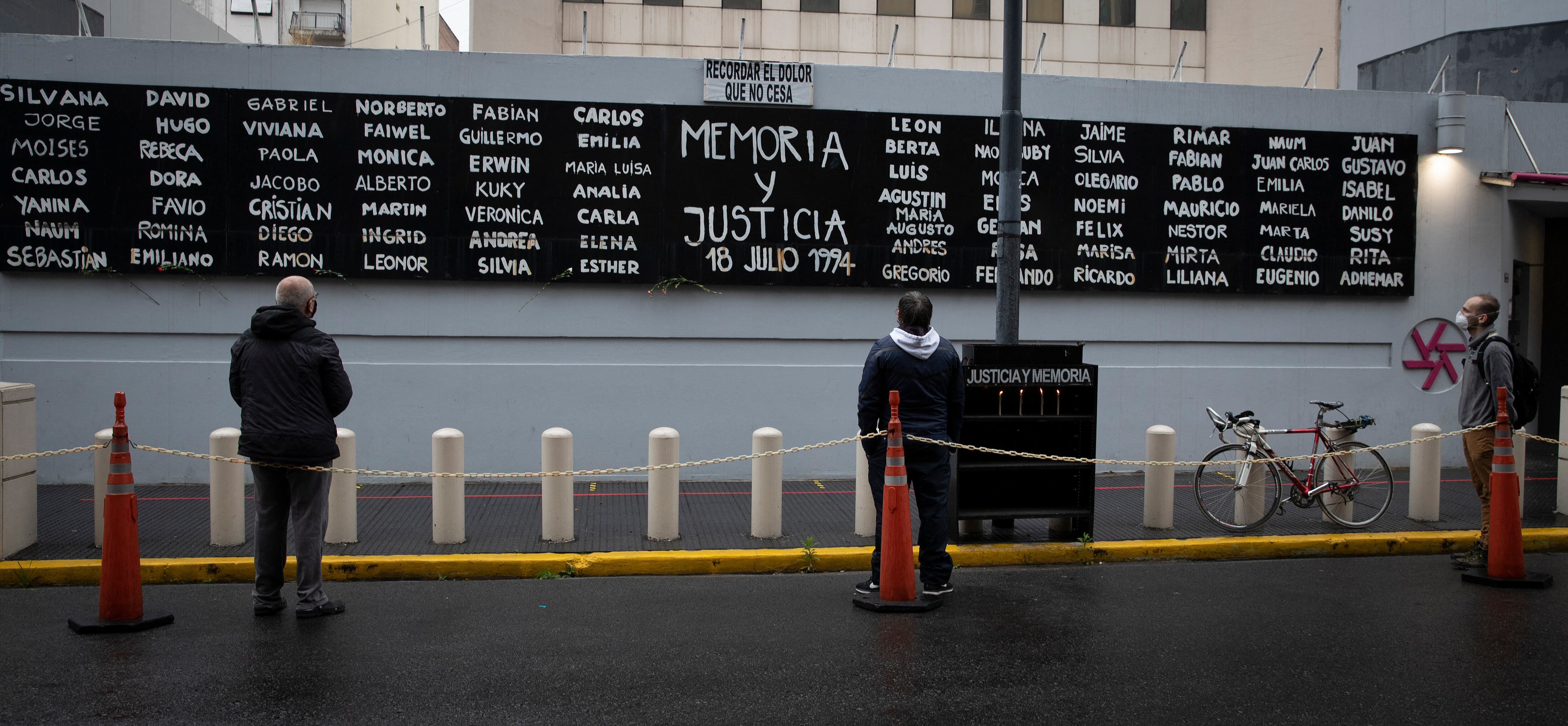 Tributo del ataque a la Asociación Mutual Israelita Argentina (AMIA)ALEJANDRO PAGNI/AFP via Getty Images