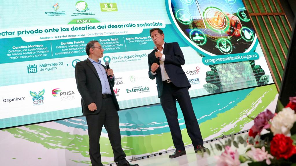 El profesor Gustavo Yepes y Gabriel Delascasas