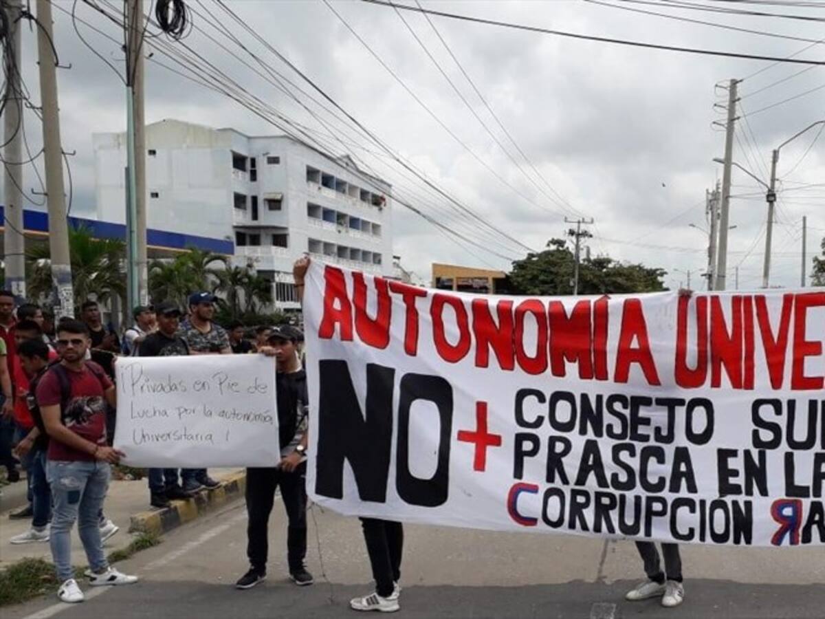 Bloqueo de vías en el corredor universitario de Barranquilla por protestas estudiantiles