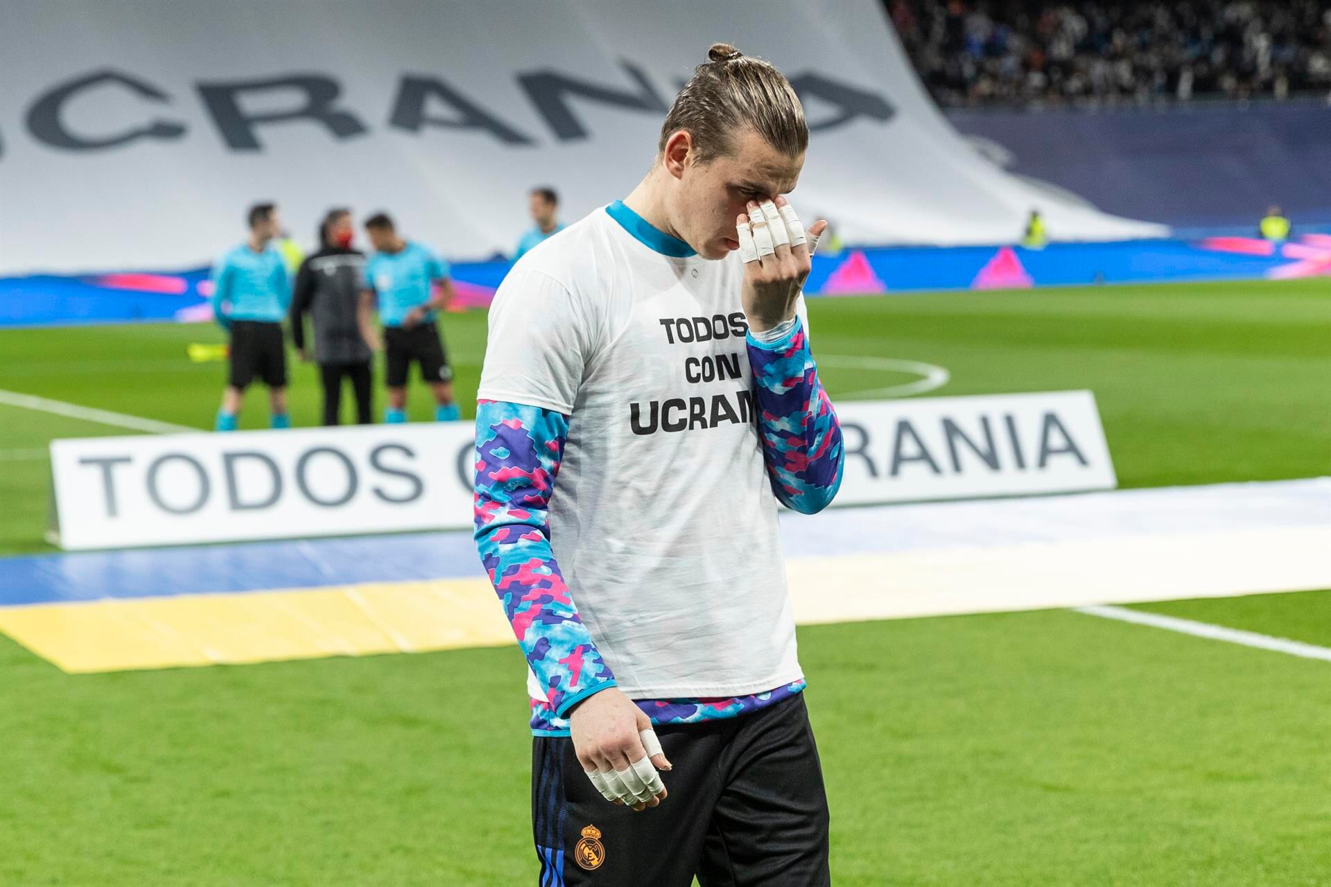 "Todos con Ucrania" mensaje en el Santiago Bernabéu (Foto:EFE / Rodrigo Jiménez)