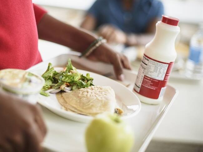 21 menores resultaron intoxicados luego de consumir alimentos del Programa de Alimentación Escolar, PAE. Foto: Getty Images
