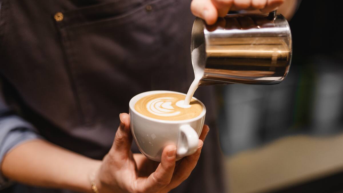 ¿El café más caro del mundo? Catalina Maya pagó $47 mil por un capuchino en Qatar