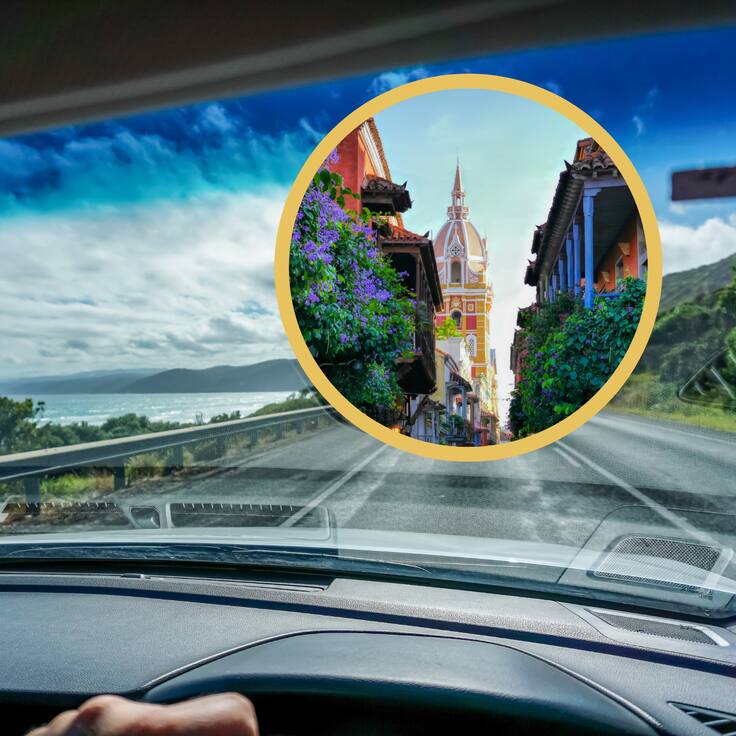 Persona conduciendo por carretera. En el círculo, imagen de Cartagena (GettyImages)