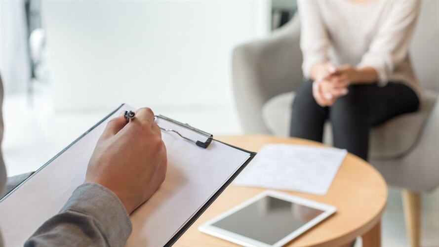 Profesionales en psicología social denuncian en Sigue la W una serie de irregularidades que se estaría presentando con la Unión Temporal Víctimas. Foto: Getty Images