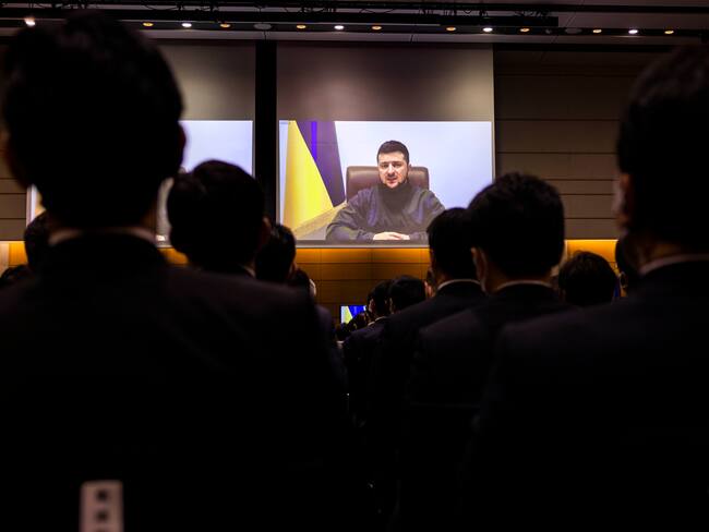 Presidente de Ucrania, Volodimir Zelenski, intervino ante el Parlamento japonés. (Photo by Behrouz Mehri - Pool/Getty Images)
