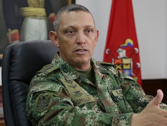 &quot;Si hay civiles en medio de bombardeos, es culpa de las Farc&quot;: general Jaime Lasprilla
