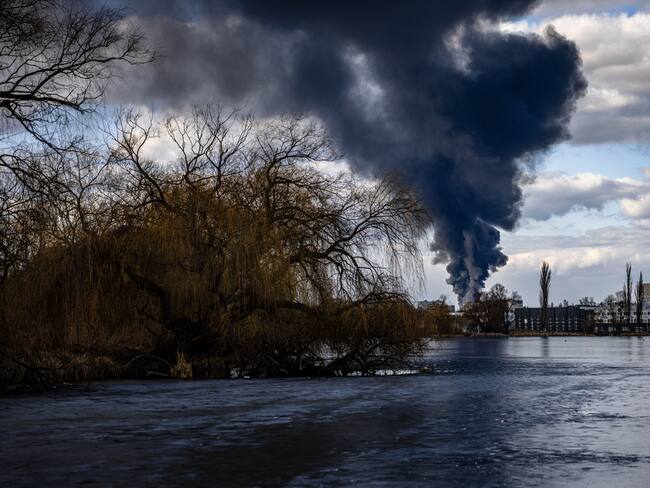Foto de referencia de Kiev, la capital de Ucrania, tras los ataques de Rusia el 27 de febrero de 2021. (Photo by Dimitar DILKOFF / AFP) (Photo by DIMITAR DILKOFF/AFP via Getty Images)