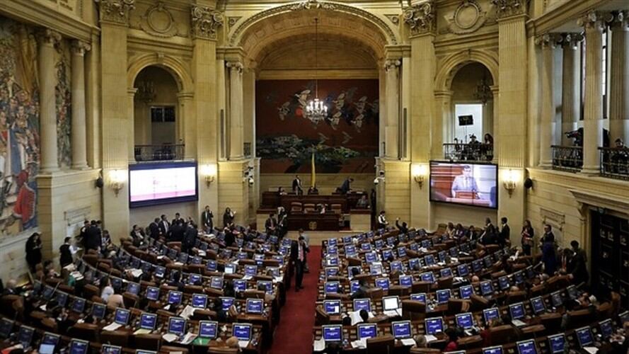 Impoconsumo a motocicletas e IVA plurifásico a bebidas, entre lo que falta por aprobarse de la Ley de Financiamiento en primer debate. Foto: Colprensa