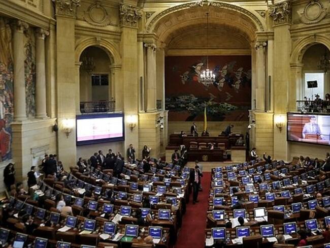 Impoconsumo a motocicletas e IVA plurifásico a bebidas, entre lo que falta por aprobarse de la Ley de Financiamiento en primer debate. Foto: Colprensa