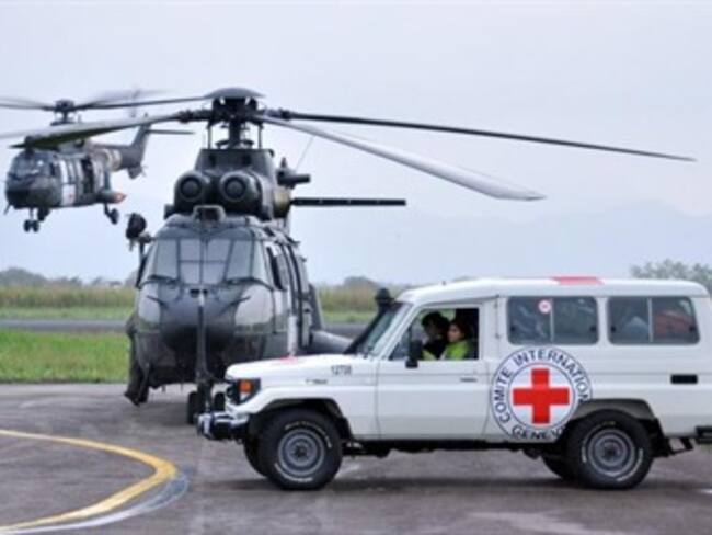 Presidente Santos autorizó coordinar liberación de dos policías y militar en poder Farc