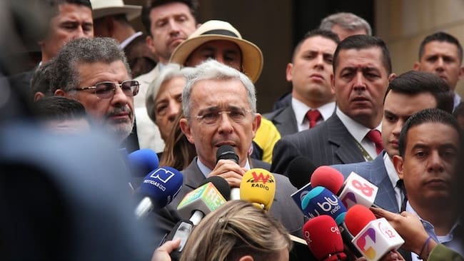 El exfiscal Eduardo Montealegre y el exvicefiscal Jorge Perdonó anunciaron que presentarán ante la Corte Suprema de Justicia una denuncia en contra el expresidente Álvaro Uribe. Foto: Colprensa / ALVARO TAVERA