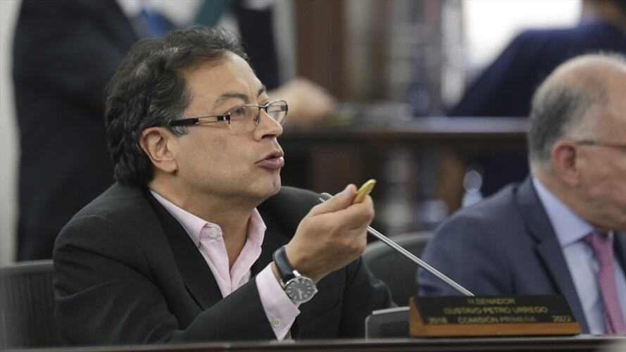Gustavo Petro tiene pendiente una sanción económica por parte de la Contraloría que, de quedar en firme, lo podría estar apartando de su cargo como congresista. Foto: Colprensa