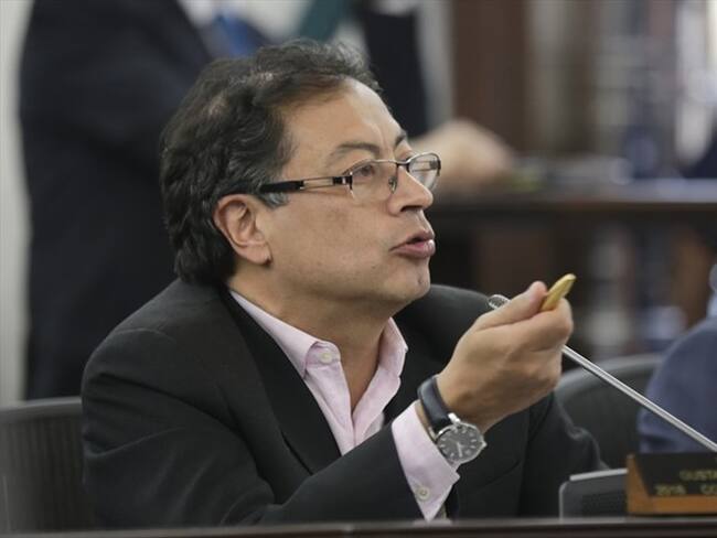 Gustavo Petro tiene pendiente una sanción económica por parte de la Contraloría que, de quedar en firme, lo podría estar apartando de su cargo como congresista. Foto: Colprensa