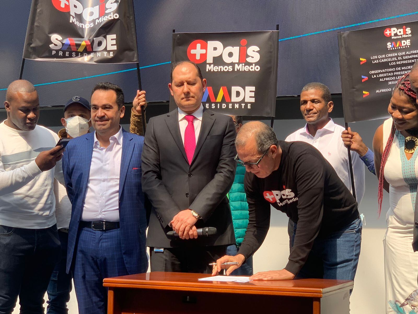 Alfredo Saade inscribió su precandidatura presidencial ante la Registraduría Nacional. Foto: Alfredo Saade