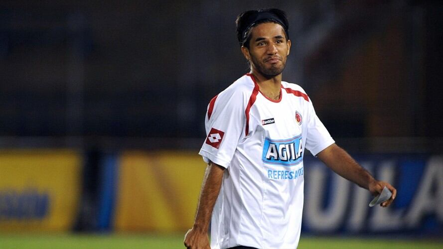Fabián Vargas reveló qué técnico le quitó las ganas de jugar fútbol. Foto: RAUL ARBOLEDA/AFP via Getty Images
